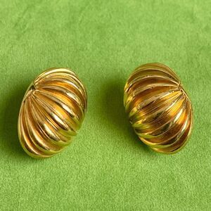 Ribbed 80s Gold Earrings, Pierced, Vintage, Unmarked